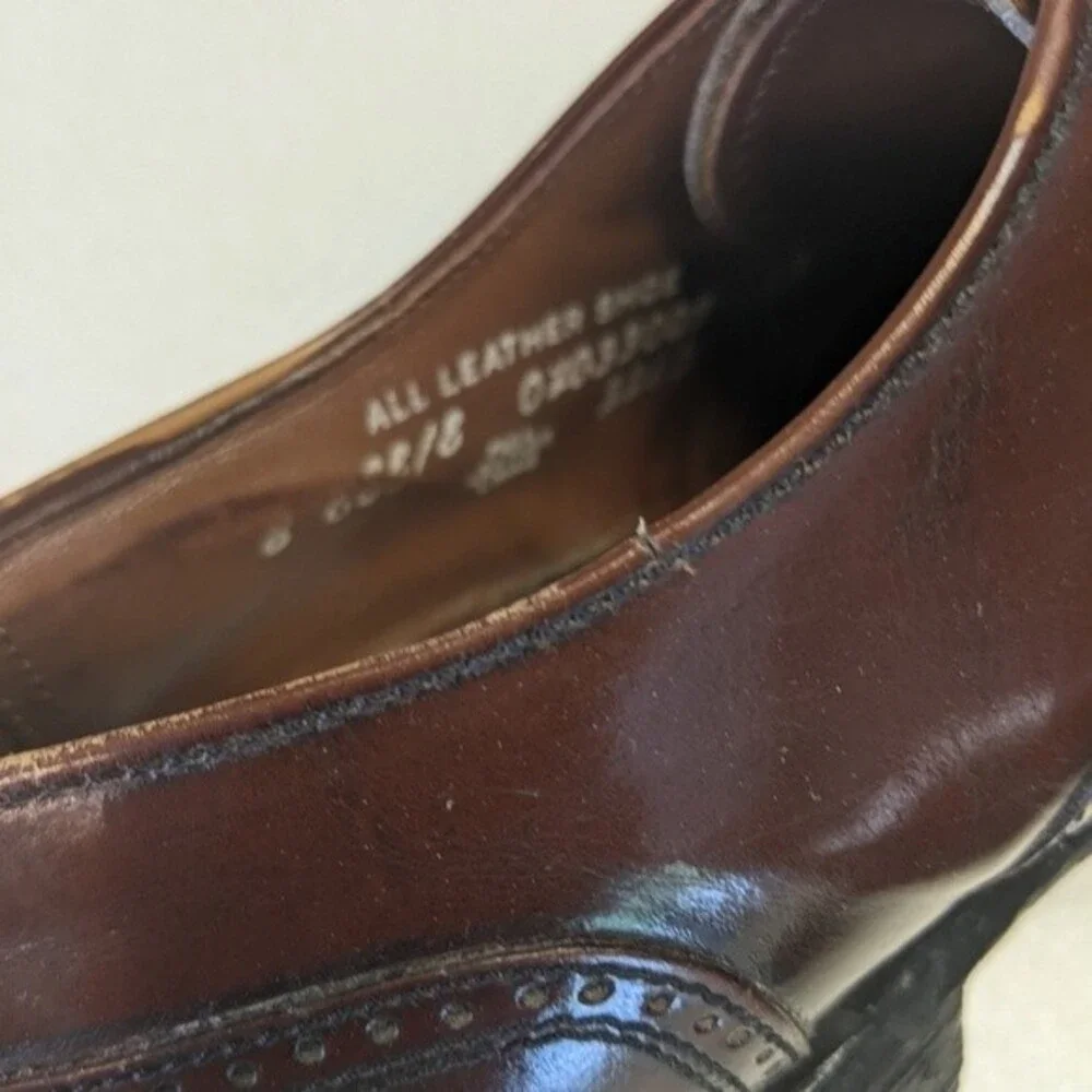 Vintage men's all-leather tie dress shoe brown with black soles - size 8